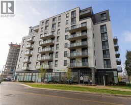 7 Erie Ave in Brantford, ON - Building Photo