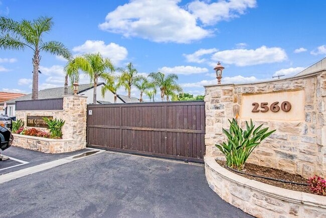 2560 Newport Blvd in Costa Mesa, CA - Building Photo - Building Photo