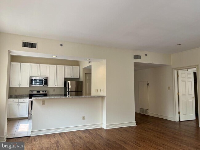 202 S 17th St in Philadelphia, PA - Building Photo - Building Photo