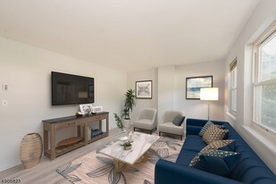 62 King Cole Rd in Hamburg, NJ - Building Photo