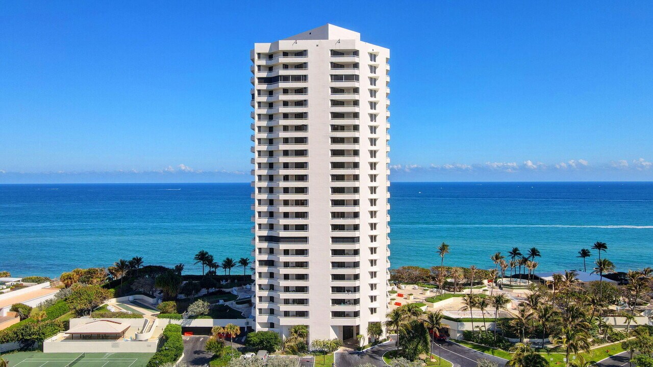 5080 N Ocean Dr in Riviera Beach, FL - Foto de edificio