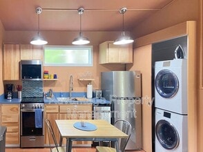 1720 SW Brooklane Dr in Corvallis, OR - Building Photo - Building Photo