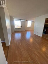 20 Edgecliff Golfway in Toronto, ON - Building Photo - Building Photo