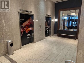 300 King St in London, ON - Building Photo - Building Photo