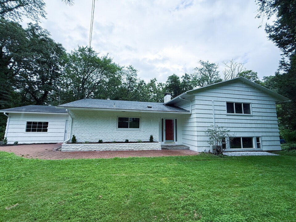 182 Knoll Dr in Hamden, CT - Building Photo