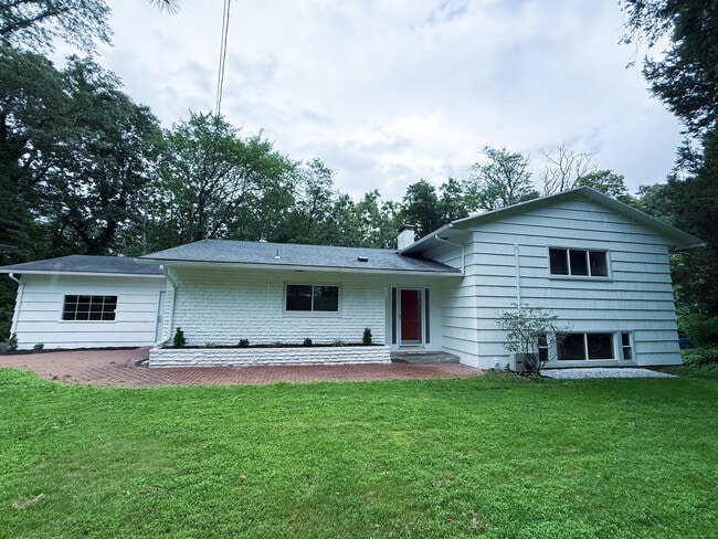 property at 182 Knoll Dr