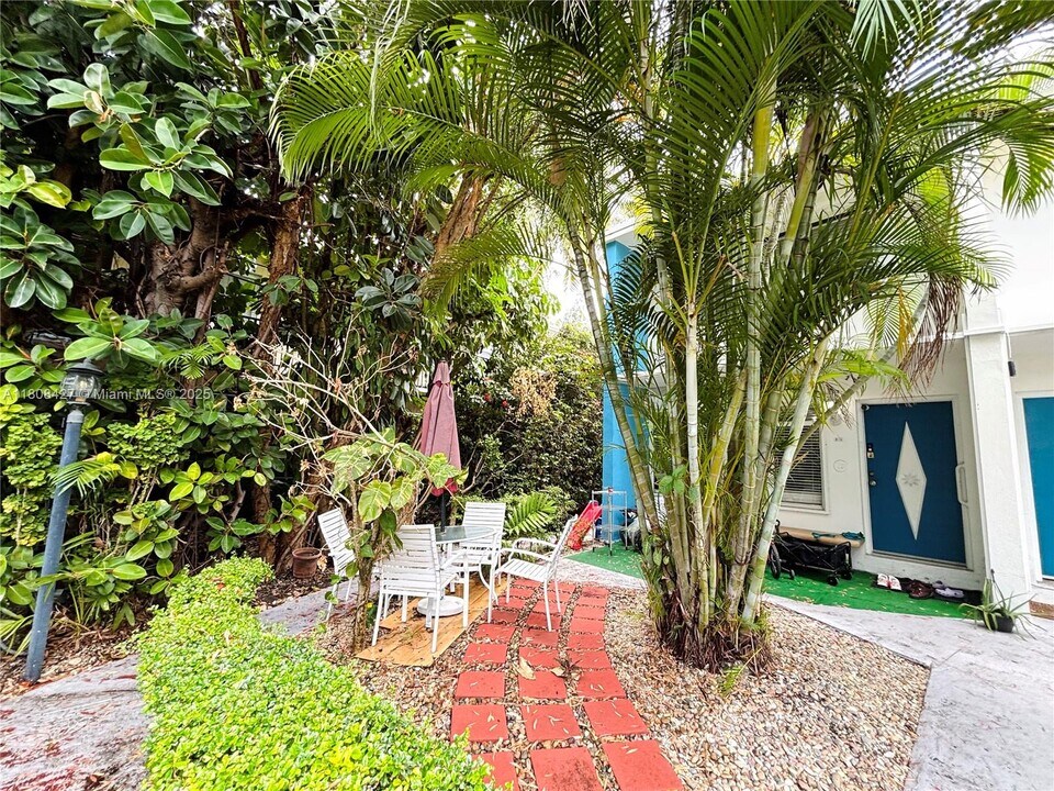 9455 Bay Harbor Terrace in Bay Harbor Islands, FL - Building Photo