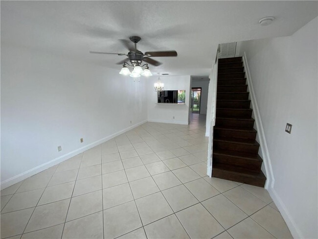 6739 Sienna Club Dr in Lauderhill, FL - Building Photo - Building Photo