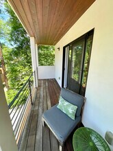1905 Holly St, Unit B in Austin, TX - Building Photo - Building Photo