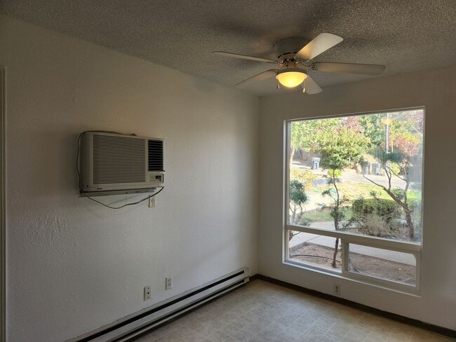 property at 318 N 5th St