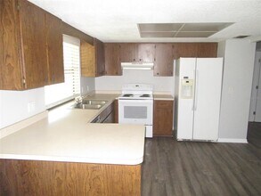 1074 Birchcrest Blvd in Port Charlotte, FL - Building Photo - Building Photo