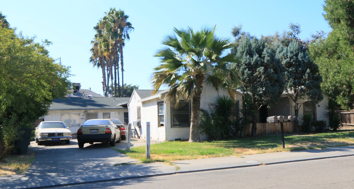 2216-2224 Elmwood Ave in Stockton, CA - Building Photo