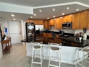 1865 Brickell Ave in Miami, FL - Foto de edificio - Building Photo