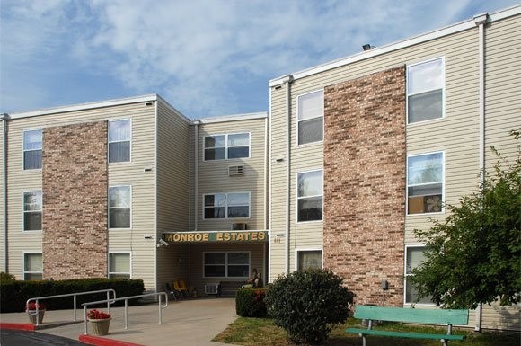 Monroe Estates in Lebanon, MO - Building Photo