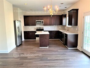 2415 Harwood Hills Ln in Charlotte, NC - Foto de edificio - Building Photo