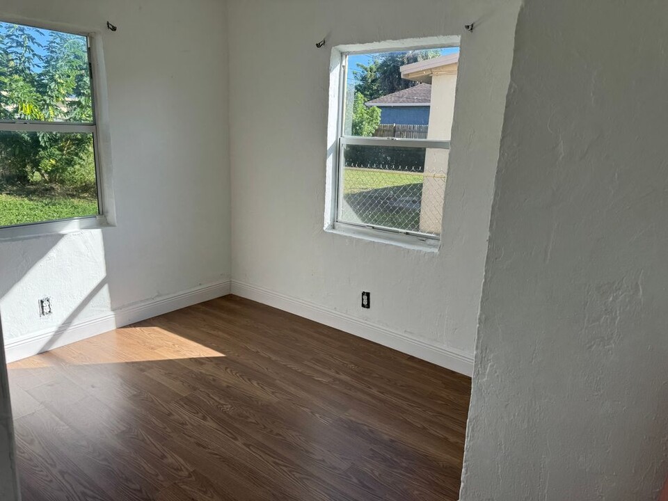 2849 NW 4th St in Pompano Beach, FL - Foto de edificio
