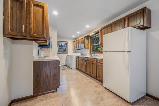 1000 W McKinley Ave in Little Chute, WI - Building Photo - Building Photo