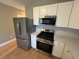 116 Holland St in Somerville, MA - Building Photo