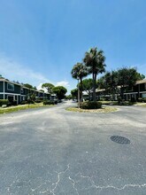 850 Hill Dr in West Palm Beach, FL - Building Photo - Building Photo