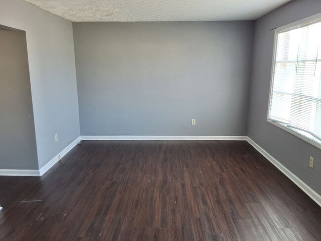 1221 Clear Ridge Ln in Radcliff, KY - Building Photo - Building Photo