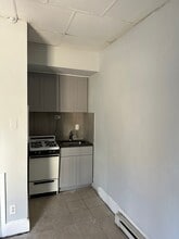 1521 Wakeling St, Unit 1R in Philadelphia, PA - Building Photo - Building Photo