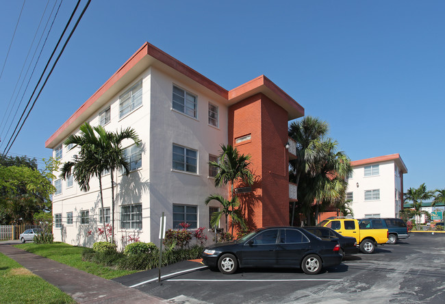 Hollywood Courtyard Apartments