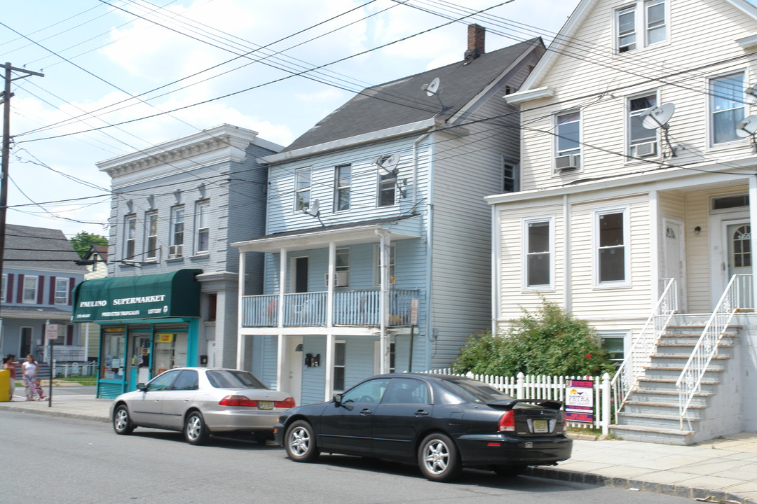 162 Washington St in Perth Amboy, NJ - Foto de edificio