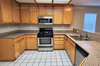 4904 Spur Way in Antioch, CA - Foto de edificio - Building Photo