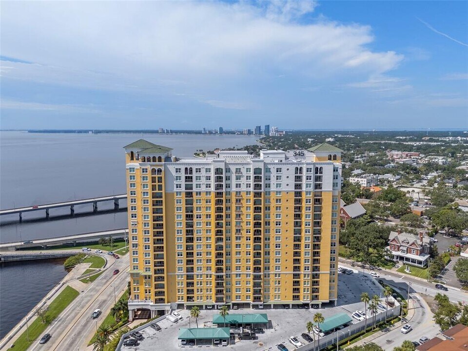 345 Bayshore Blvd in Tampa, FL - Foto de edificio