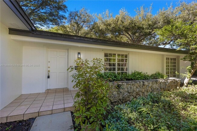 16412 SW 74th Ct in Palmetto Bay, FL - Building Photo - Building Photo