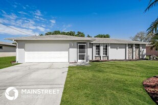 1423 SE 18th St in Cape Coral, FL - Building Photo