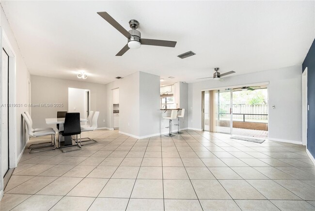 9523 NW 26th St in Sunrise, FL - Building Photo - Building Photo