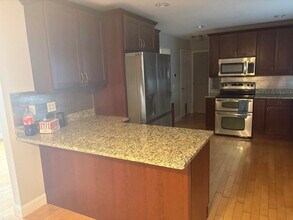 7302 Gladstone Dr in Madison, WI - Foto de edificio - Building Photo