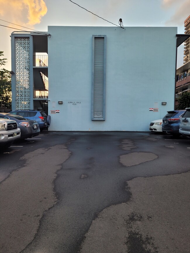 1526 Kewalo St in Honolulu, HI - Building Photo - Building Photo