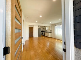 958 Camulos St in Los Angeles, CA - Building Photo