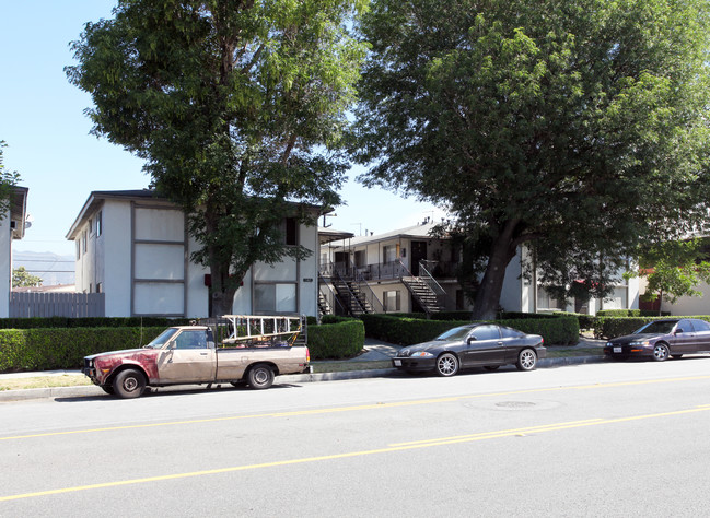 Olive Street Apartments in Baldwin Park, CA - Foto de edificio - Building Photo