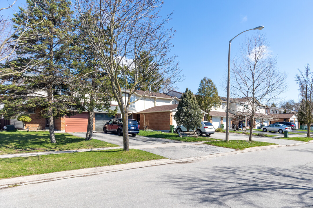 109 Phalen Cres in Toronto, ON - Building Photo