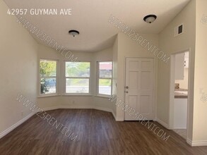 42957 Guyman Ave in Lancaster, CA - Building Photo - Building Photo