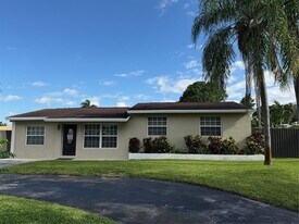 1498 SW 47th Ter in Fort Lauderdale, FL - Building Photo
