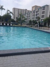 200 177th Dr in Sunny Isles Beach, FL - Foto de edificio - Building Photo