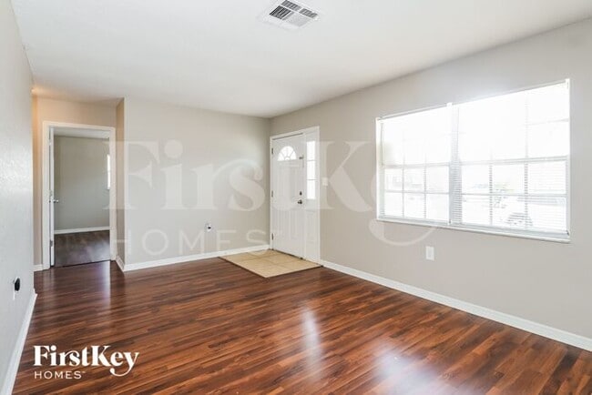 8241 Hixton Dr in Port Richey, FL - Building Photo - Building Photo
