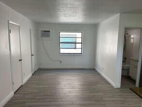 1081 SE Monterey Rd in Stuart, FL - Building Photo - Building Photo