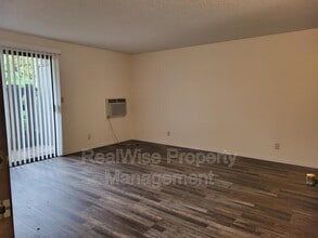401 NW B St in Grants Pass, OR - Building Photo - Building Photo