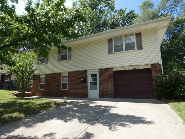 property at 5228 N Richmond Ave