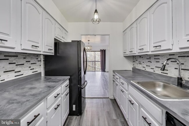 1001 26th St NW, Unit 705 in Washington, DC - Building Photo - Building Photo