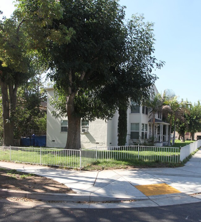 1021 S Glenoaks Blvd in Glendale, CA - Building Photo