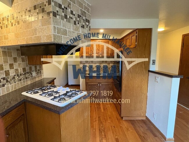 1631 E Belleview Pl in Milwaukee, WI - Building Photo - Building Photo