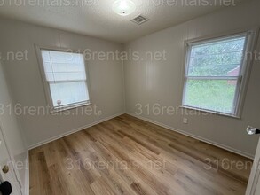 2515 S Mosley Ave in Wichita, KS - Foto de edificio - Building Photo
