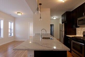 2212 W Eastwood in Chicago, IL - Building Photo - Building Photo