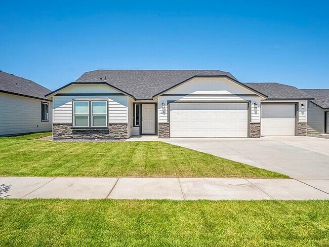4230 W Wood Ct in Moses Lake, WA - Building Photo - Building Photo
